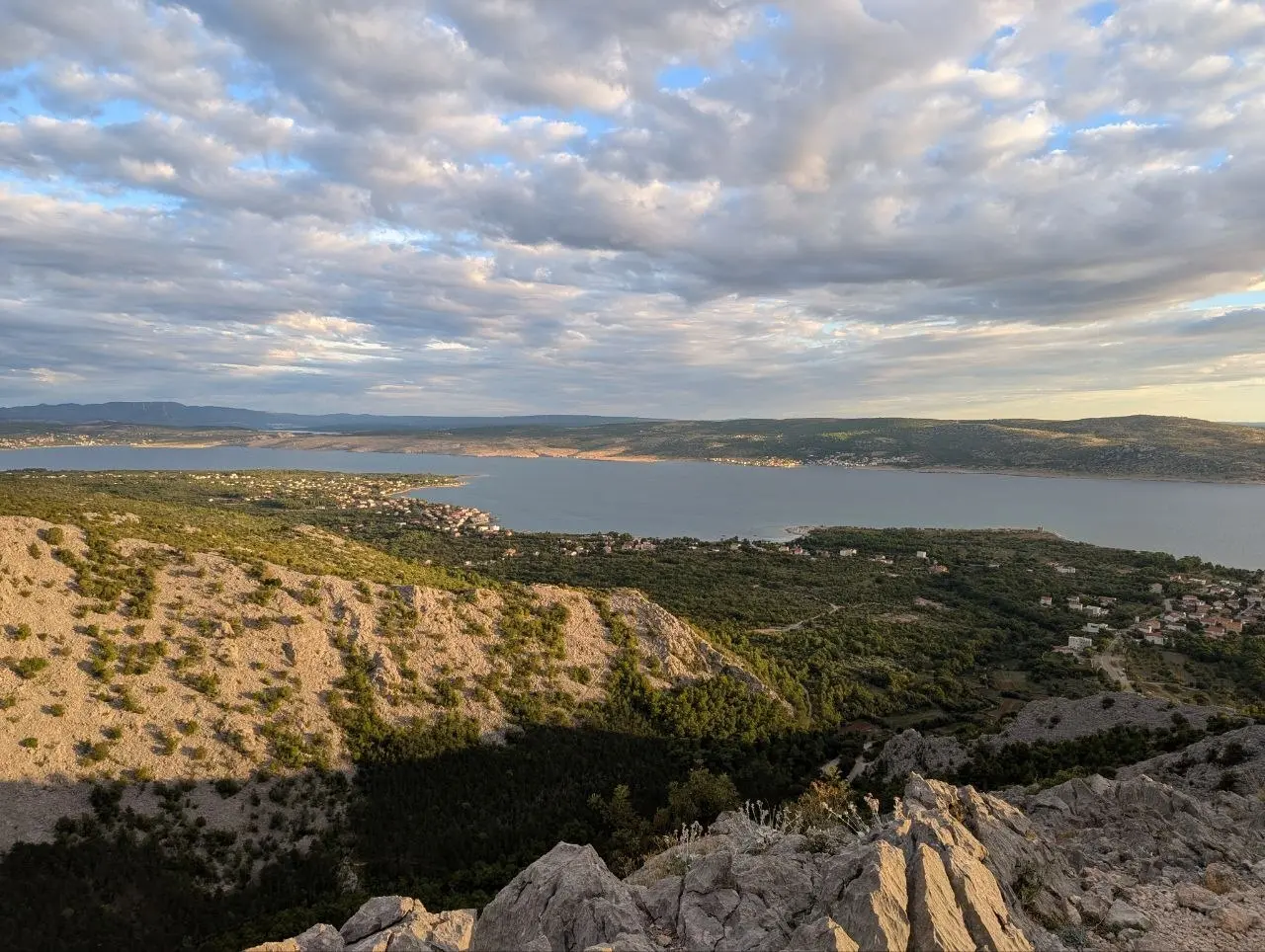 Blick von einem Gipfel der Paklenica aufs Meer | © Julia Müller